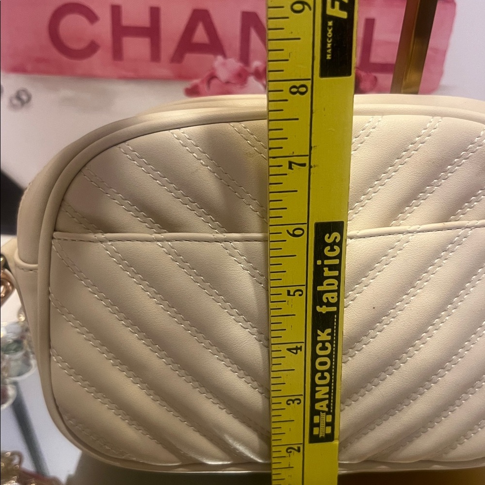 Lola Mae NWOT Chic Cream Crossbody Bag with Tassel - Picture 7 of 8